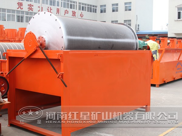 廠區擺放供客戶參觀的磁選設備 廠區擺放供客戶參觀的磁選設備