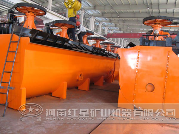 生產浮選設備的工人 生產浮選設備的工人