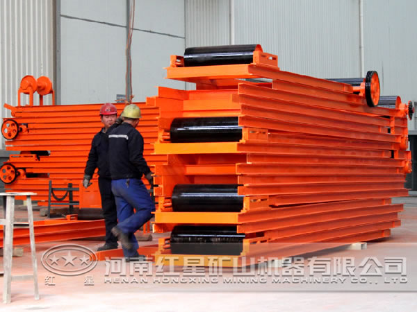 帶式輸送機(jī) 帶式輸送機(jī)