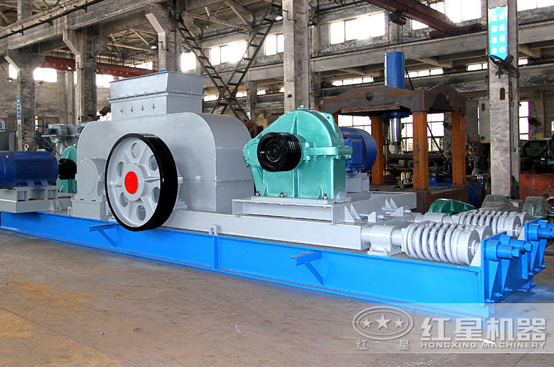 大型對輥式(雙輥)破碎機(jī) 大型對輥式(雙輥)破碎機(jī)