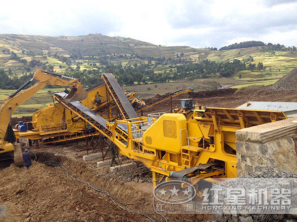 流動(dòng)石子破碎生產(chǎn)線現(xiàn)場(chǎng) 流動(dòng)石子破碎生產(chǎn)線現(xiàn)場(chǎng)