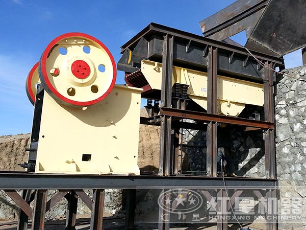 新型環保鄂式破碎機生產現場 新型環保鄂式破碎機生產現場