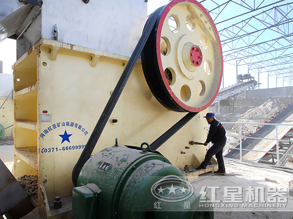 大理石新型環保鄂式粉碎機生產現場 大理石新型環保鄂式粉碎機生產現場