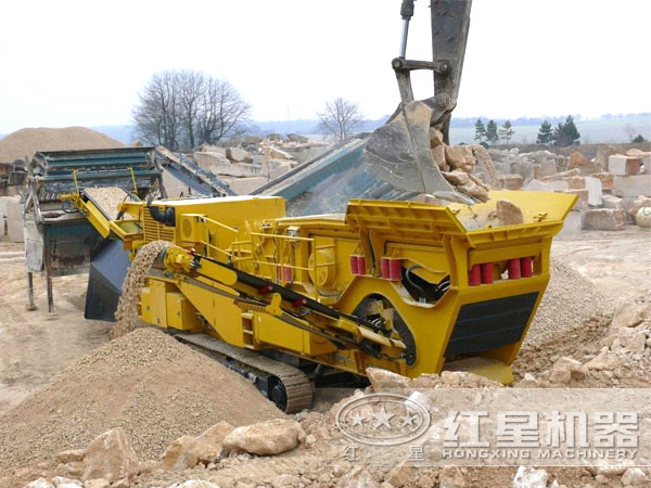 對石料進行破碎的履帶式移動破碎站 對石料進行破碎的履帶式移動破碎站