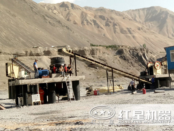 花崗巖小型碎石機(jī)生產(chǎn)現(xiàn)場(chǎng) 花崗巖小型碎石機(jī)生產(chǎn)現(xiàn)場(chǎng)