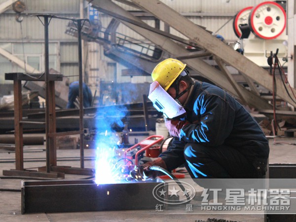 正在加工還未成形的我—車載流動粉碎機 正在加工還未成形的我—車載流動粉碎機