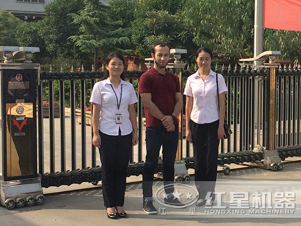 來(lái)廠參觀、咨詢(xún)?cè)O(shè)備的客戶(hù) 來(lái)廠參觀、咨詢(xún)?cè)O(shè)備的客戶(hù)