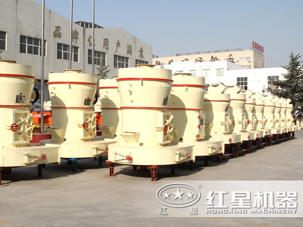 廠區內擺放整齊的磨粉機 廠區內擺放整齊的磨粉機