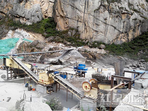 新型環(huán)保制砂生產(chǎn)線現(xiàn)場 新型環(huán)保制砂生產(chǎn)線現(xiàn)場