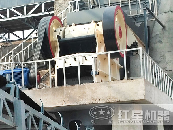 小型砂石粉碎機(jī)客戶(hù)現(xiàn)場(chǎng) 小型砂石粉碎機(jī)客戶(hù)現(xiàn)場(chǎng)