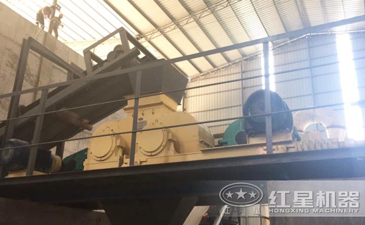 對輥制沙機安裝、調試現(xiàn)場