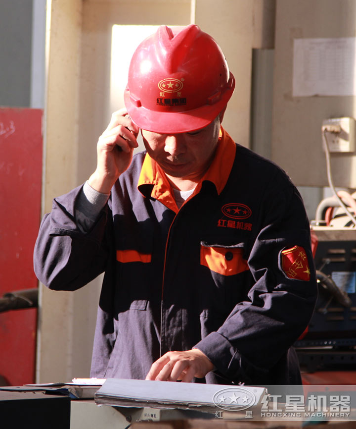 安全員,聯系客戶為其講解基本安全常識 安全員,聯系客戶為其講解基本安全常識