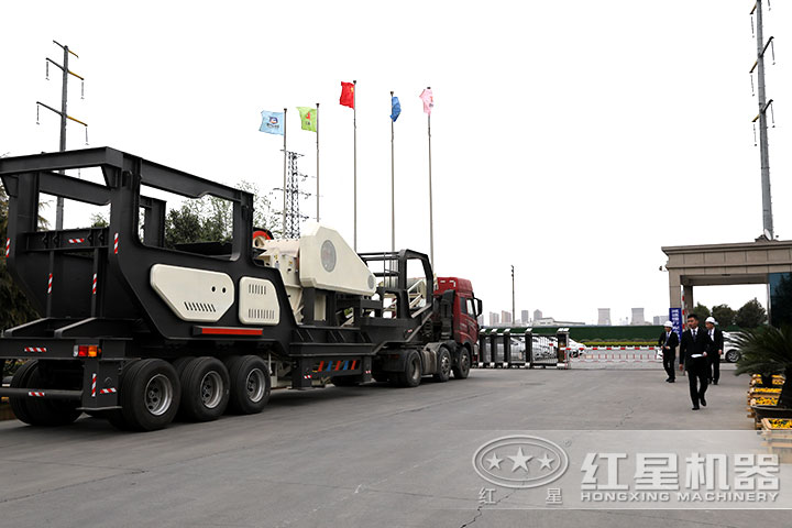 移動(dòng)石料生產(chǎn)線(xiàn)發(fā)貨現(xiàn)場(chǎng) 移動(dòng)石料生產(chǎn)線(xiàn)發(fā)貨現(xiàn)場(chǎng)