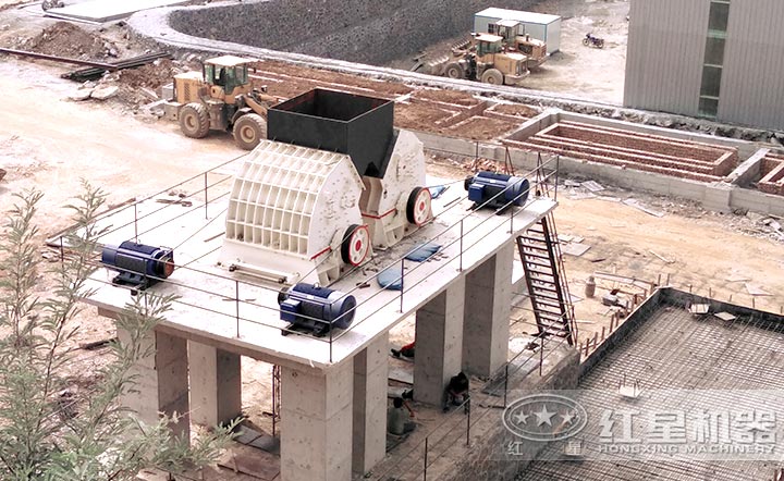 時(shí)產(chǎn)200噸的玄武巖粉碎生產(chǎn)線安裝現(xiàn)場