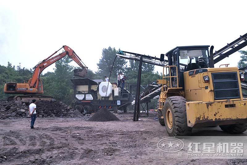 配顎破的移動破煤機客戶現(xiàn)場 配顎破的移動破煤機客戶現(xiàn)場