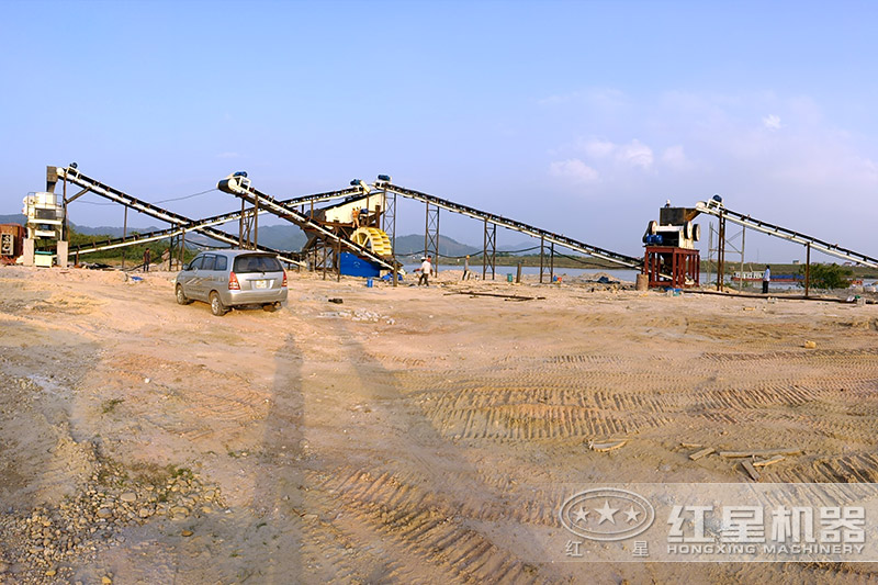 制砂生產線中的顎式破碎機，細碎