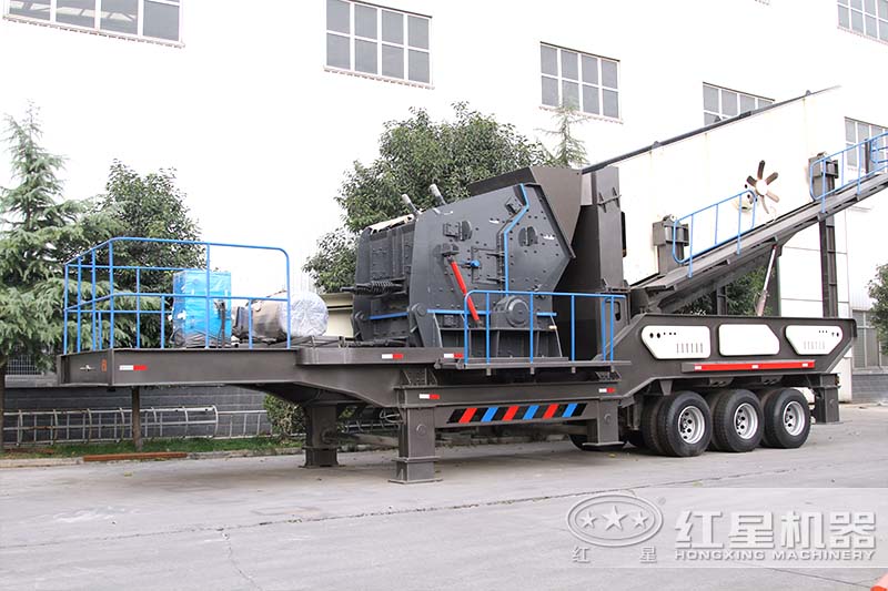 流動(dòng)式反擊式粉碎機(jī)設(shè)備實(shí)拍圖 流動(dòng)式反擊式粉碎機(jī)設(shè)備實(shí)拍圖