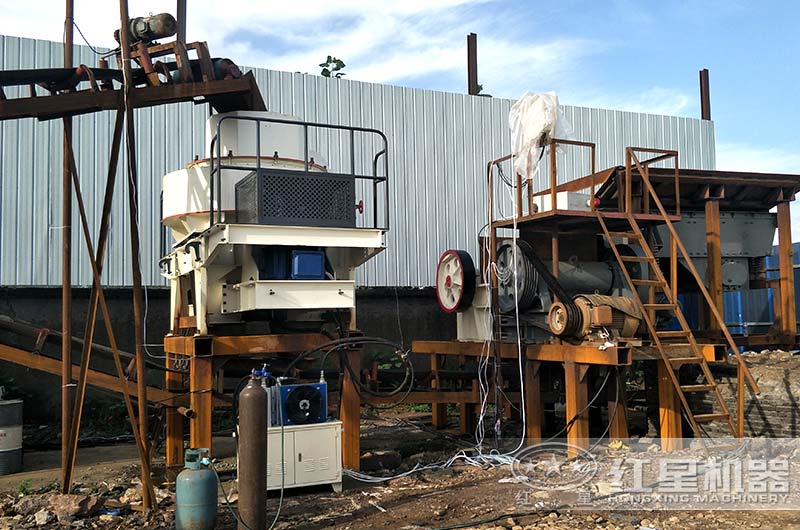 制砂機(jī)生產(chǎn)現(xiàn)場(chǎng) 制砂機(jī)生產(chǎn)現(xiàn)場(chǎng)
