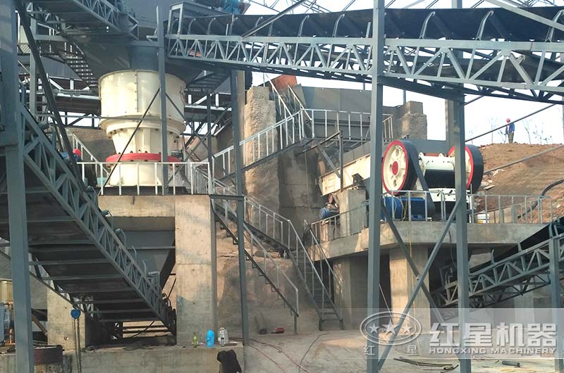 破碎生產(chǎn)現(xiàn)場(chǎng) 破碎生產(chǎn)現(xiàn)場(chǎng)