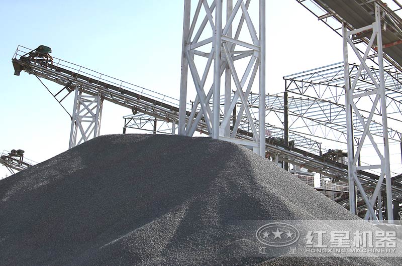 礦渣粉碎現(xiàn)場(chǎng) 礦渣粉碎現(xiàn)場(chǎng)