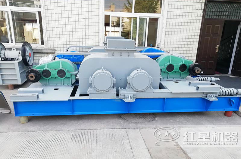 對輥式制砂機(jī) 對輥式制砂機(jī)