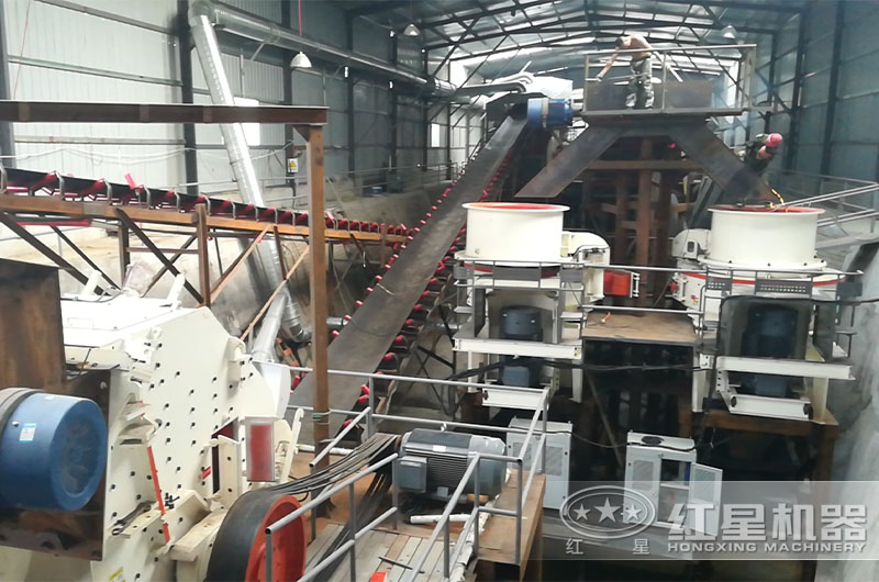 沖擊式破碎機(jī)作業(yè)現(xiàn)場(chǎng) 沖擊式破碎機(jī)作業(yè)現(xiàn)場(chǎng)