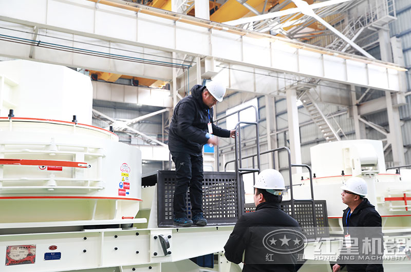 客戶來廠考察制砂碎石機設備 客戶來廠考察制砂碎石機設備