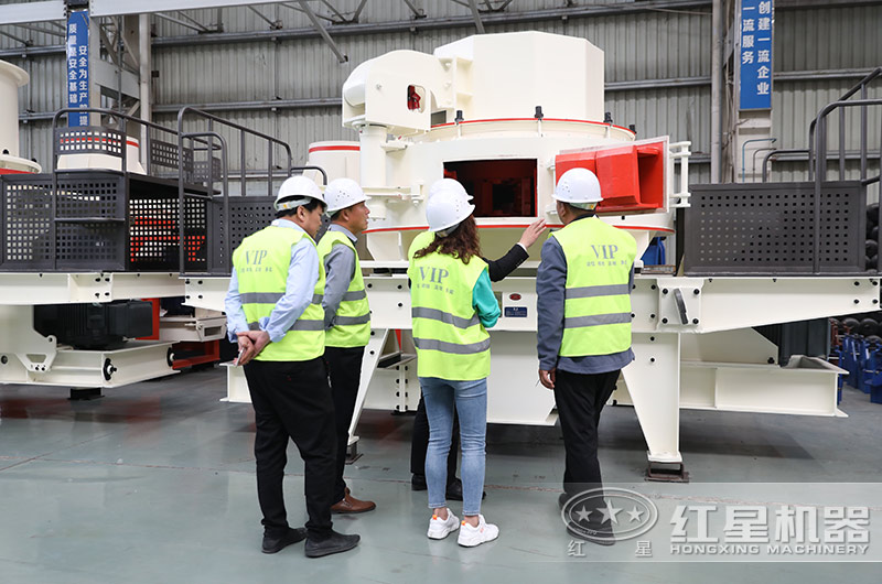 客戶來廠考察制砂機(jī)設(shè)備 客戶來廠考察制砂機(jī)設(shè)備